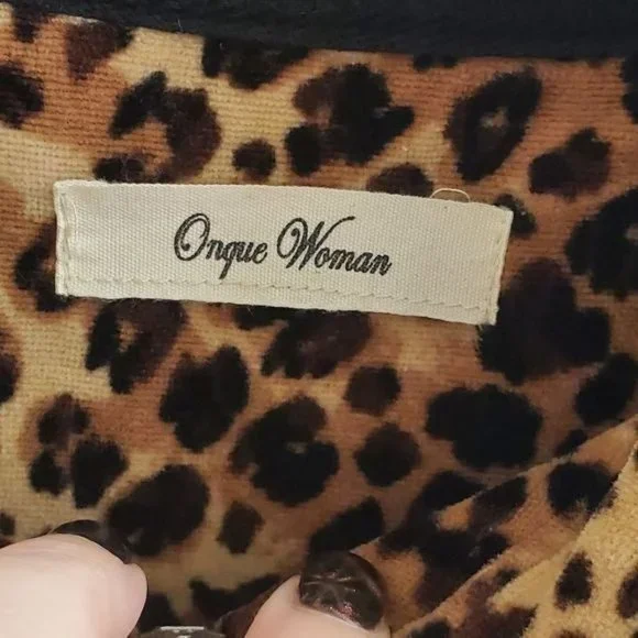 ONQUE woman black and leopard print velour jacket plus size 2X Brand: boutique - Picture 3 of 5
